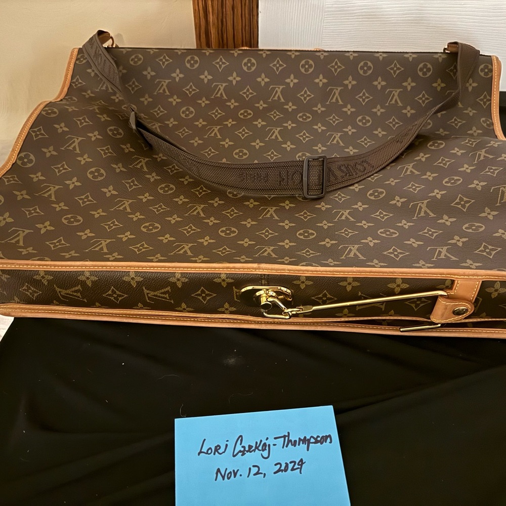 AUTHENTIC LOUIS VUITTON GARMENT BAG